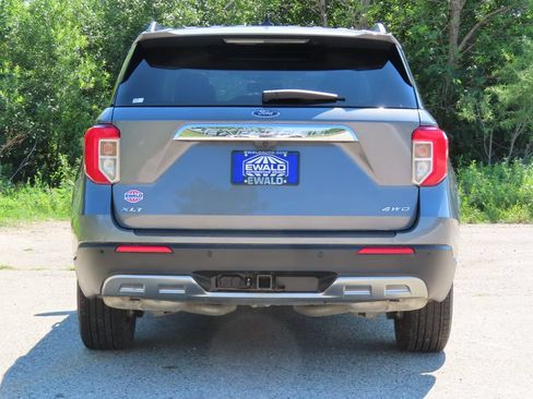 Used 2024 Ford Explorer XLT w/ Equipment Group 202A AWD/4WD image 17