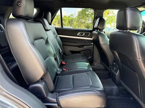 Used 2017 Ford Explorer XLT w/ Equipment Group 202A FWD image 10