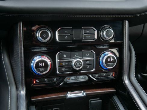 Used 2023 GMC Yukon XL Denali Ultimate image 21