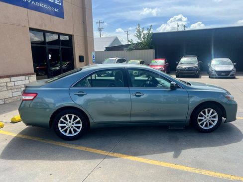 Used 2011 Toyota Camry XLE w/ XLE Extra-Value Pkg #2 FWD image 9
