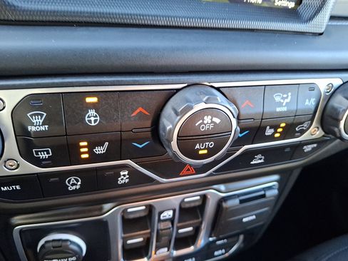 Certified 2022 Jeep Wrangler Unlimited Sahara w/ LED Lighting Group image 15