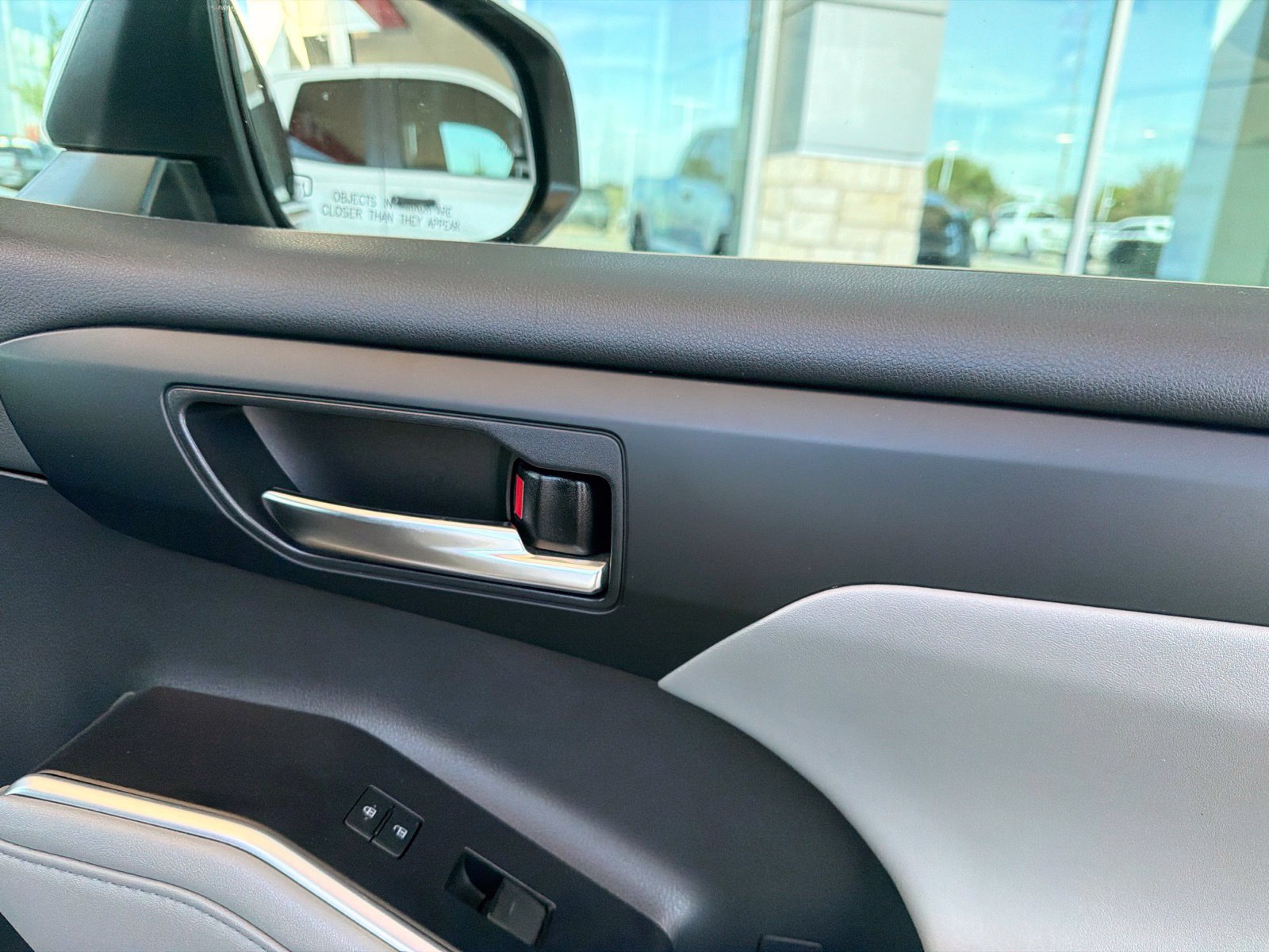 Used 2021 Toyota Highlander XLE FWD image 21
