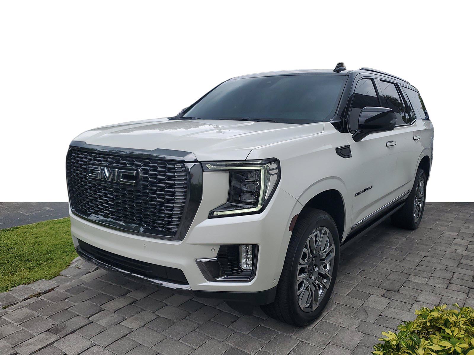 Used 2024 GMC Yukon Denali Ultimate AWD/4WD image 3