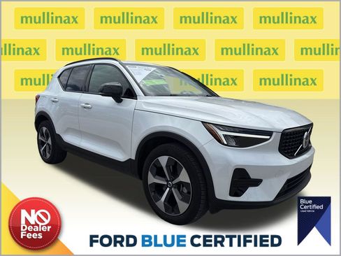 Used 2024 Volvo XC40 B5 Core image 1
