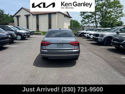 Used 2018 Volkswagen Passat 2.0T R-Line FWD image 6