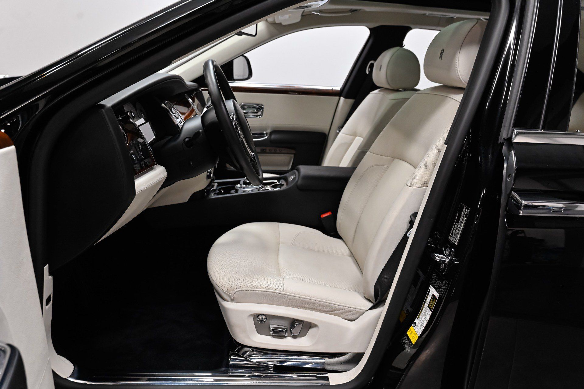 Used 2012 Rolls-Royce Ghost RWD image 10