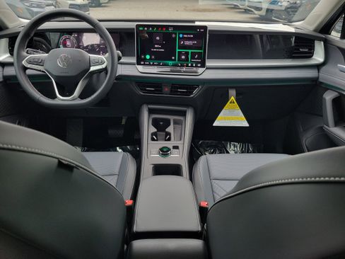 New 2026 Volkswagen Tiguan SE FWD image 12