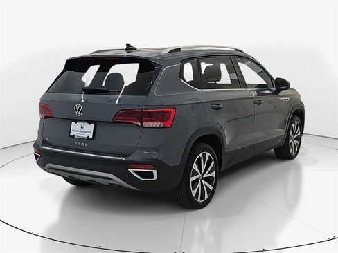 Used 2024 Volkswagen Taos SE image 7
