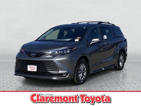 Certified 2026 Toyota Sienna XLE image 1