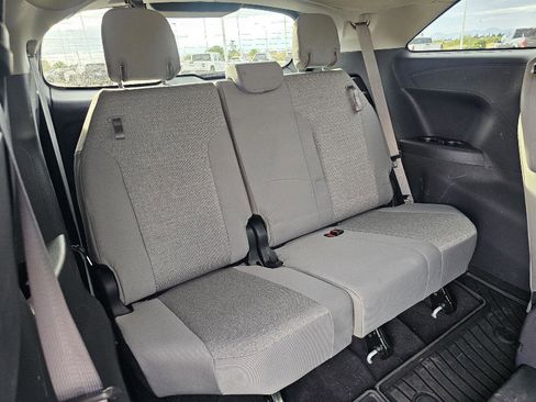Used 2025 Toyota Sienna LE image 22