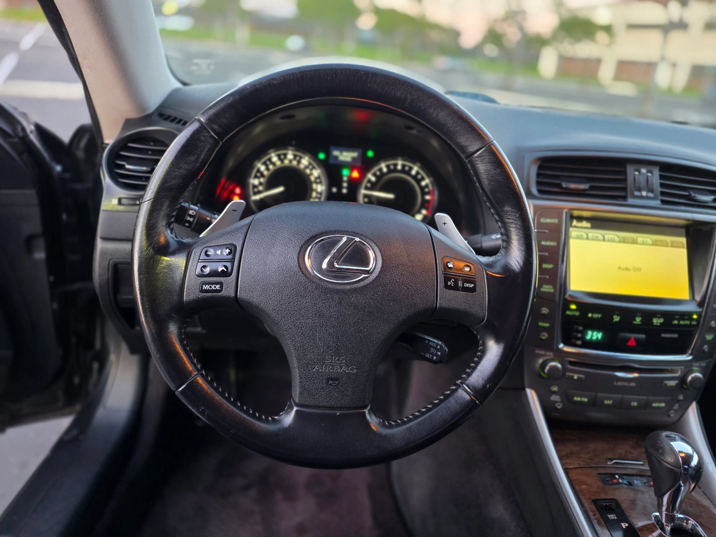 Used 2010 Lexus IS 350C w/ Luxury Pkg RWD image 23
