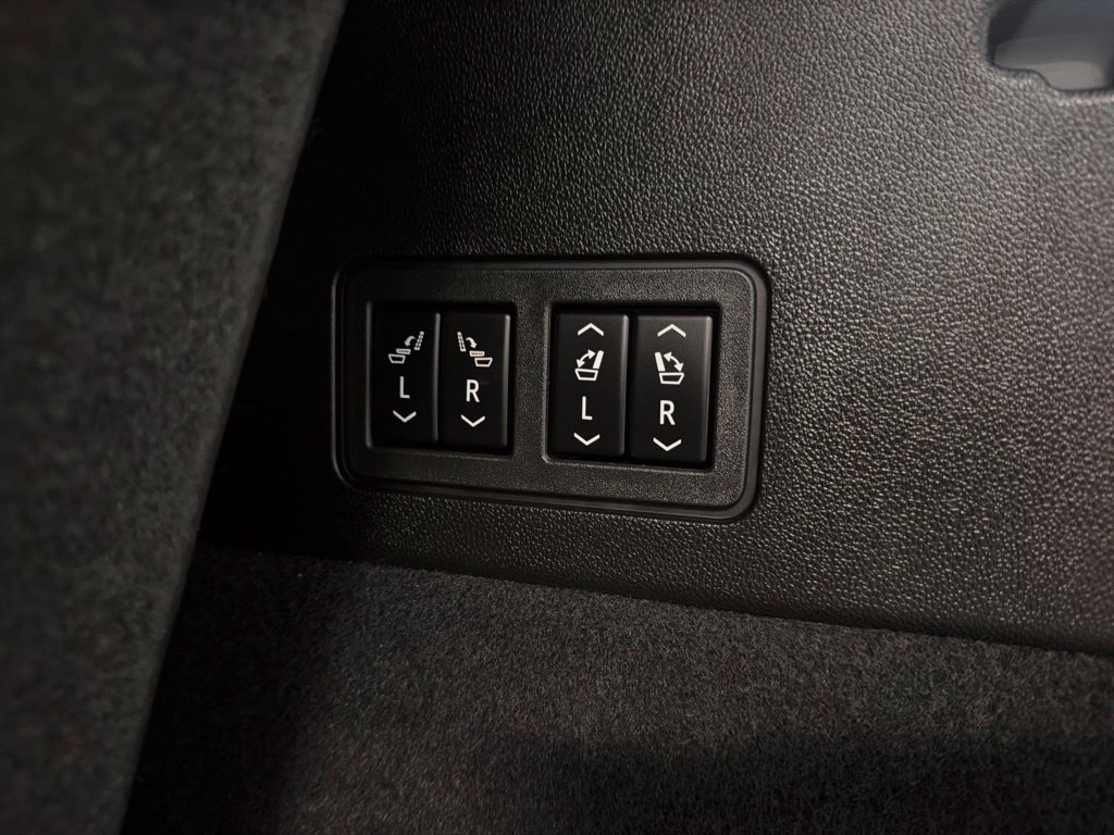 Used 2023 Cadillac XT6 Premium Luxury w/ Technology Package FWD image 24