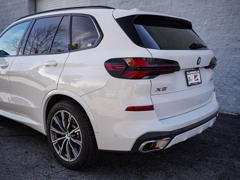 Used 2025 BMW X5 xDrive50e w/ M Sport Package image 13