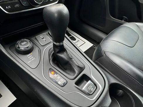 Certified 2022 Jeep Cherokee Latitude Lux image 11