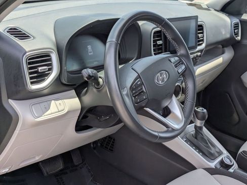 Used 2025 Hyundai Venue SEL FWD image 14