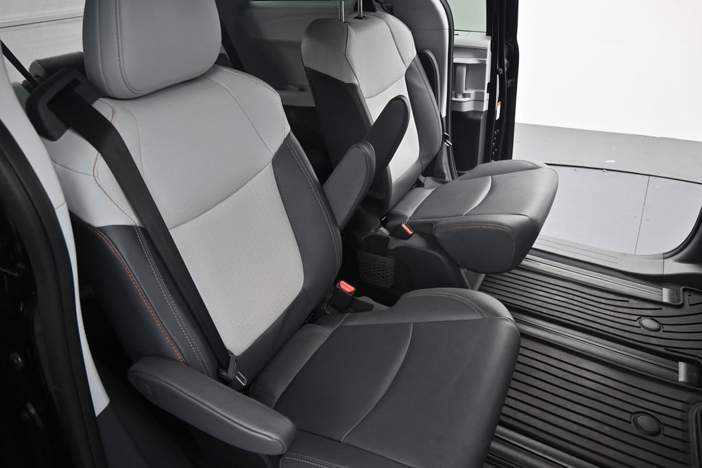 Used 2024 Toyota Sienna XSE w/ XSE Plus Package AWD/4WD image 13