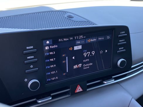 Certified 2025 Hyundai Elantra Sport image 21