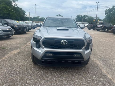 Used 2024 Toyota Tacoma TRD Sport AWD/4WD image 3
