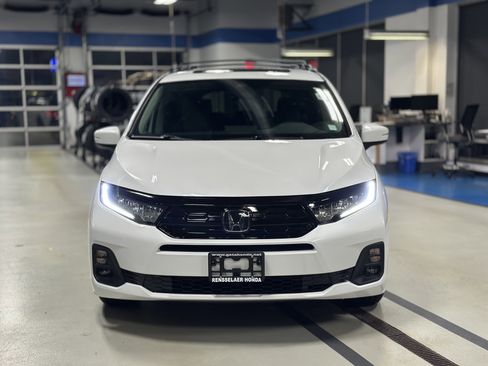 New 2026 Honda Odyssey Touring image 2