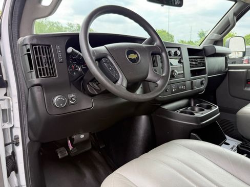 Used 2018 Chevrolet Express 2500 w/ Driver Convenience Package RWD image 14