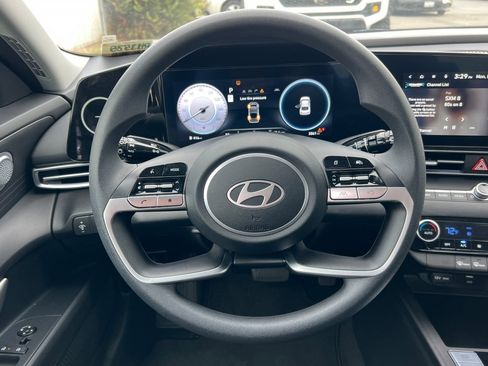 Used 2024 Hyundai Elantra SEL image 25