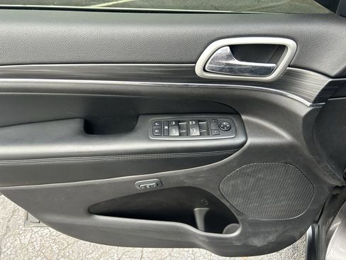 Used 2019 Jeep Grand Cherokee Limited image 4