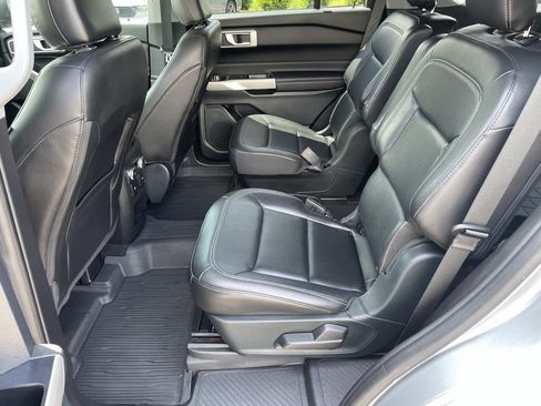 Used 2021 Ford Explorer XLT w/ Equipment Group 202A RWD image 12