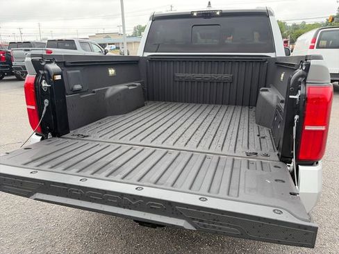 Used 2025 Toyota Tacoma Limited AWD/4WD image 20