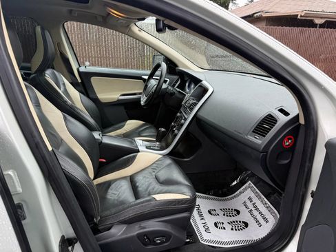 Used 2011 Volvo XC60 T6 R-Design w/ Convenience Pkg AWD/4WD image 15
