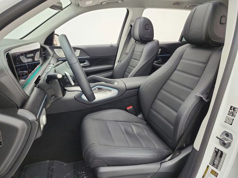 Used 2023 Mercedes-Benz GLS 580 4MATIC image 13