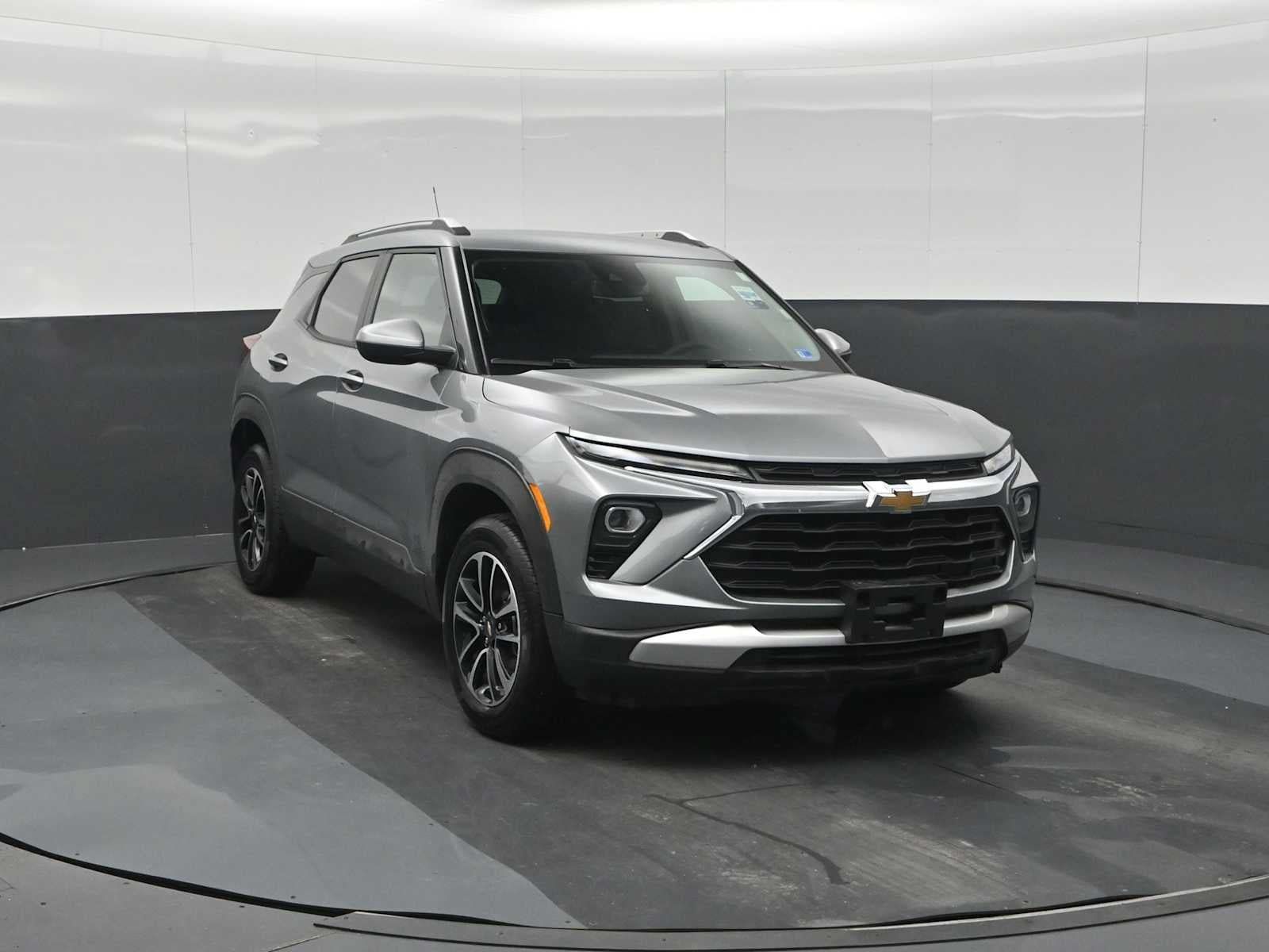 Used 2026 Chevrolet TrailBlazer LT AWD/4WD image 2