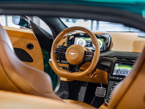 Used 2025 Aston Martin V8 Vantage Coupe RWD image 50