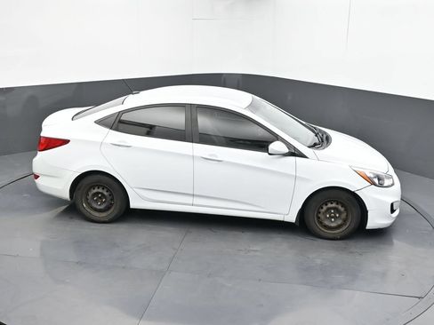 Used 2016 Hyundai Accent SE w/ Option Group 02 FWD image 14