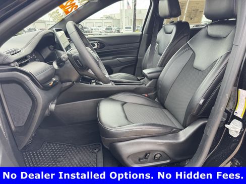 Used 2025 Jeep Compass Latitude w/ Convenience Group AWD/4WD image 23