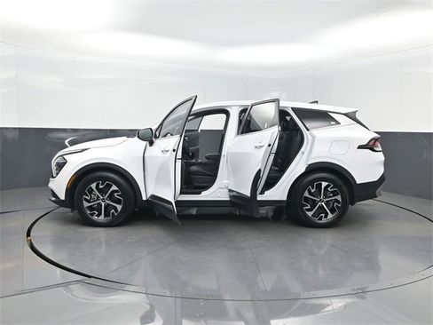 Used 2024 Kia Sportage EX image 41