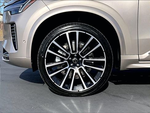 Used 2026 Volvo XC90 B5 Plus image 12