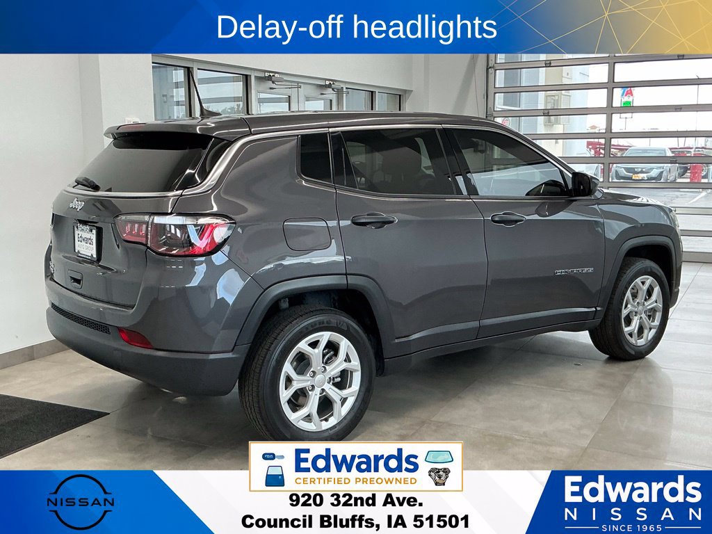 Used 2024 Jeep Compass Sport AWD/4WD image 8