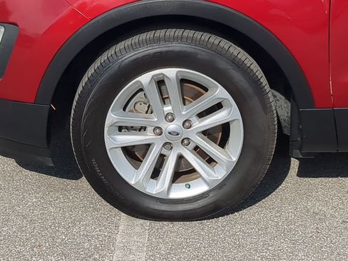 Used 2017 Ford Explorer XLT w/ Equipment Group 202A image 10