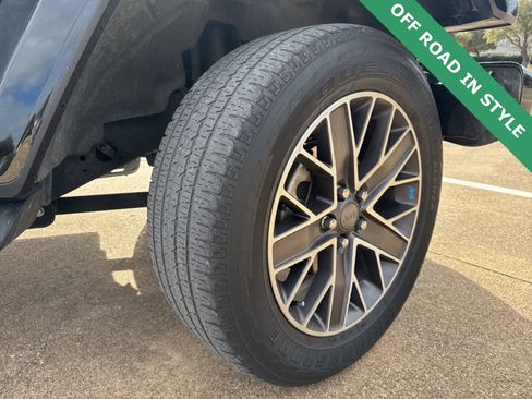 Used 2022 Jeep Wrangler Sahara image 14