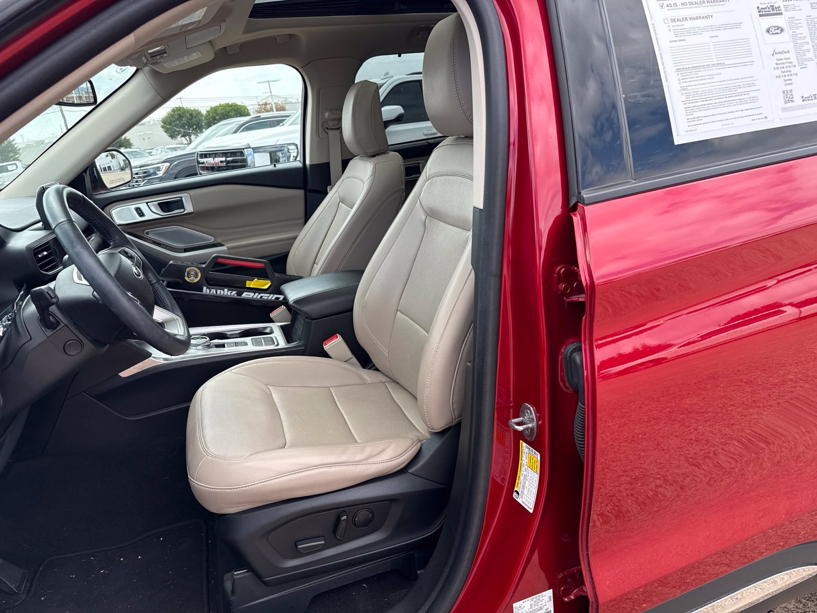 Used 2023 Ford Explorer Limited w/ Limited Technology Package RWD image 12