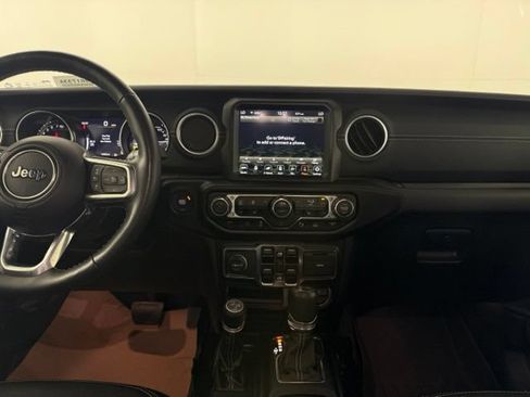 Used 2022 Jeep Wrangler Unlimited Sahara w/ Cold Weather Group AWD/4WD image 32