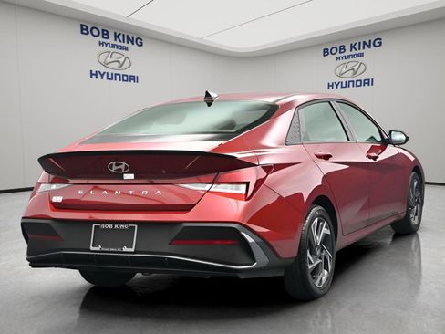 Certified 2025 Hyundai Elantra Sport image 12
