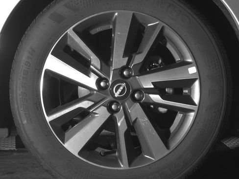 Used 2025 Nissan Versa SV FWD image 10