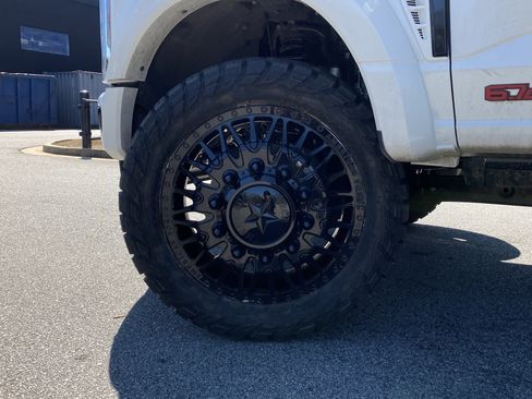 Used 2026 Ford F450 Platinum w/ FX4 Off-Road Package image 17