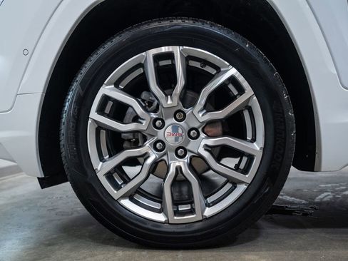 Used 2023 GMC Terrain Denali w/ Denali Premium Package image 11