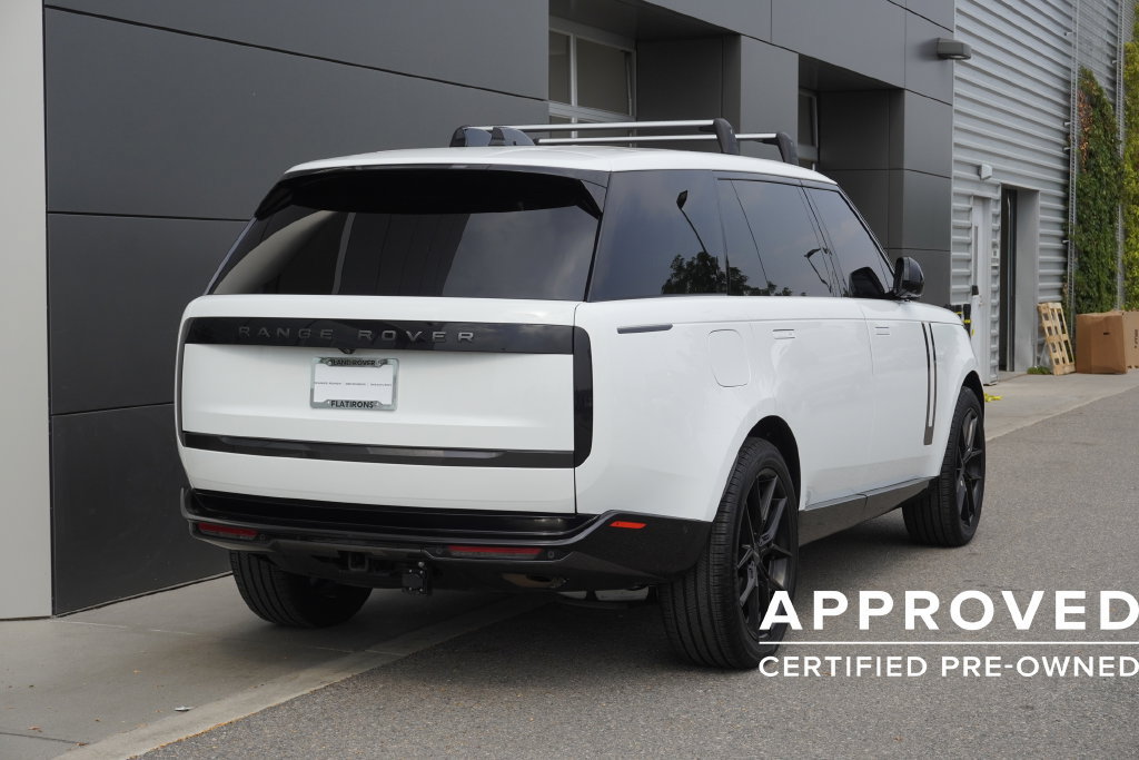 Used 2025 Land Rover Range Rover Long Wheelbase SE AWD/4WD image 2