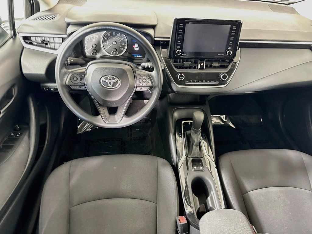 Used 2022 Toyota Corolla LE FWD image 3