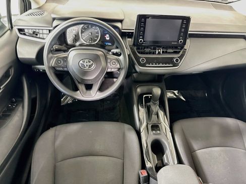 Used 2022 Toyota Corolla LE FWD image 3
