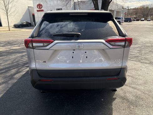 Used 2021 Toyota RAV4 XLE image 19