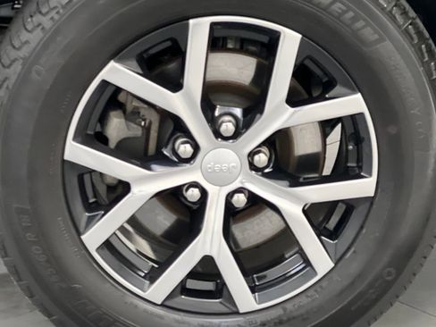 Used 2024 Jeep Grand Cherokee L Limited w/ Luxury Tech Group II image 80